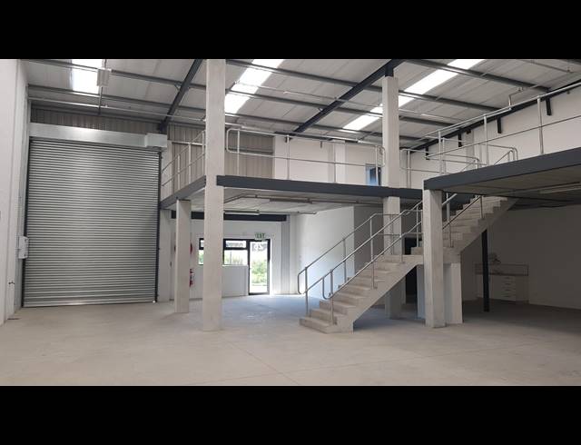 499M² FACTORY TO LET IN STIKLAND INDUSTRIAL